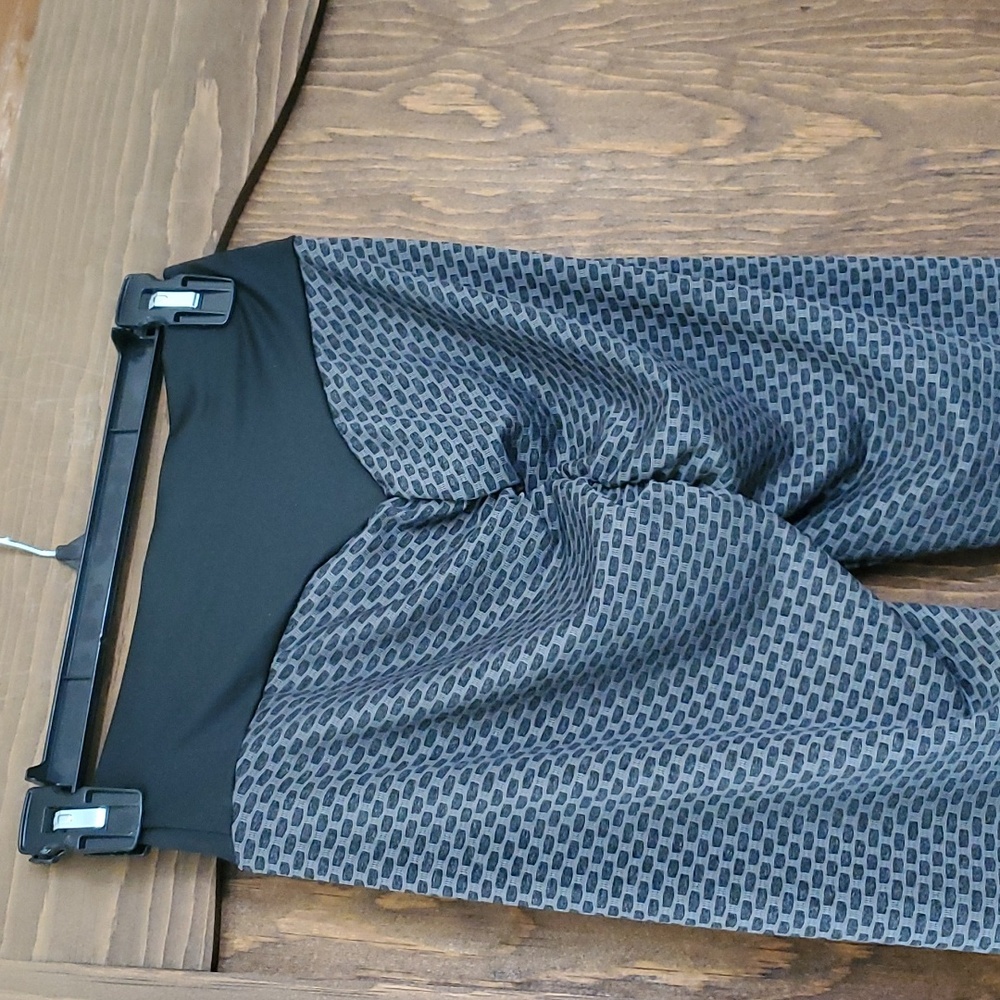 CONTINENTS FITTED LEGGINGS SIZE MEDIUM